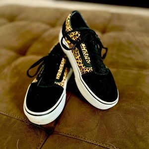 🚐Girl’s Old Skool Vans - Blk Suede/Leopard Print Size 3🚐
